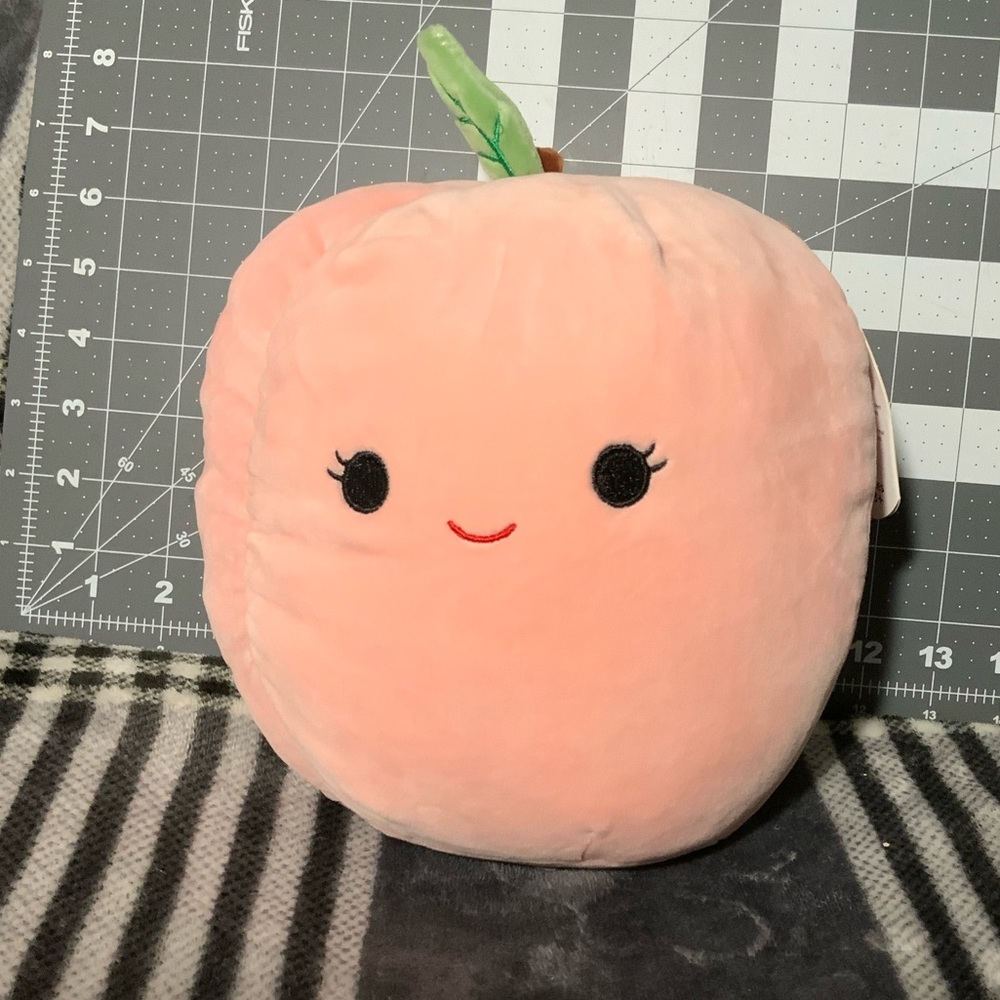 Squishmallow Phyllis the peach